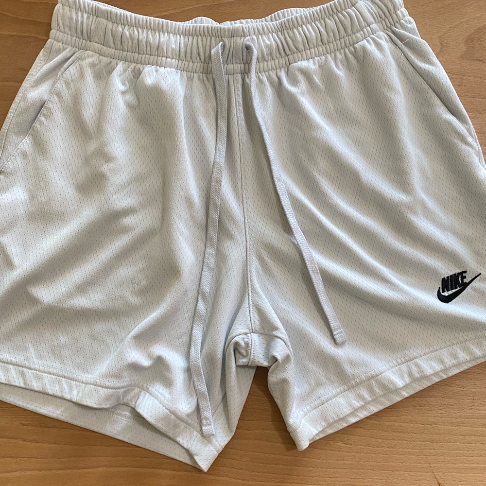 Nike White Athletic Shorts Men’s Small
